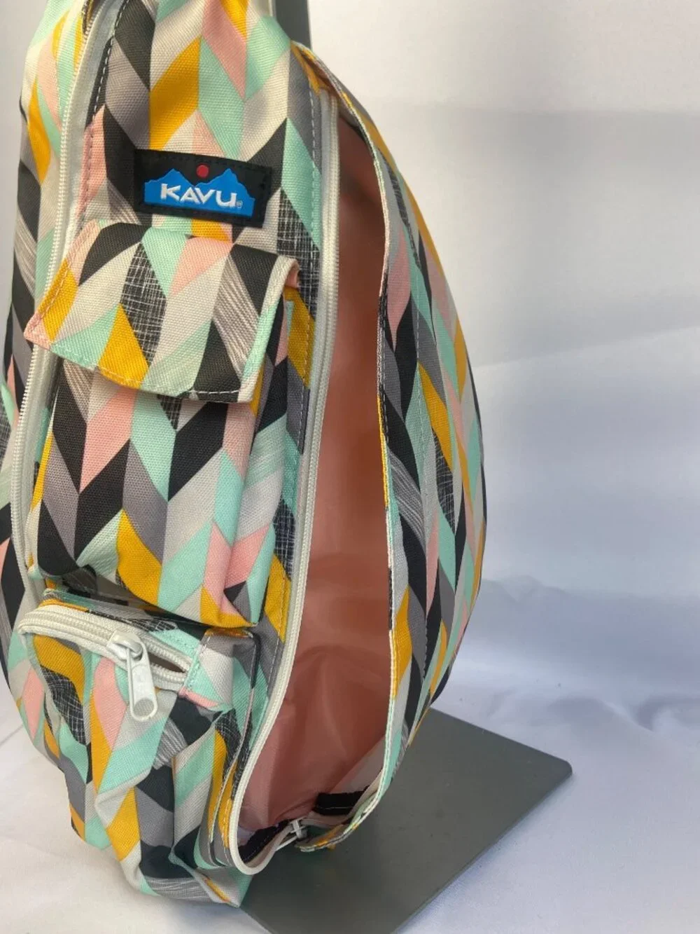 KAVU Rope Strap Sling Bag Crossbody Backpack Outdoors Geometric Chevron Print